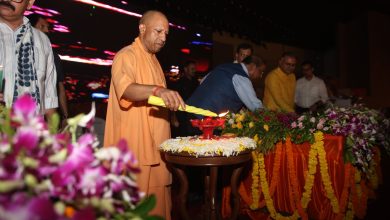 लखनऊ के प्रेरणा स्थल पर प्रधानमंत्री नरेंद्र मोदी के 76वें जन्मदिवस के अवसर पर मुख्यमंत्री योगी आदित्यनाथ दीप प्रज्ज्वलित कर सेवा संकल्प अभियान की शुरुआत करते हुए।