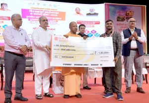 विश्वकर्मा जयंती पर कारीगरों को सौगात, योगी ने ‘स्वरोजगार एवं स्वदेशी मेला-2026’ का किया शुभारंभ 2 WhatsApp Image 2026 09 17 at 9.00.24 PM 1