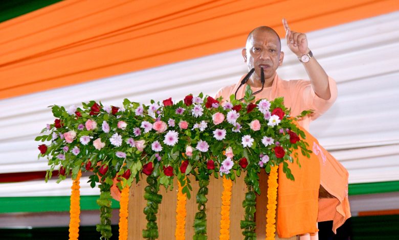 मुख्यमंत्री योगी आदित्यनाथ 23 सितंबर 2026 को गोरखपुर में आधुनिक सुविधाओं से युक्त राजकीय महिला शरणालय का लोकार्पण करते हुए।