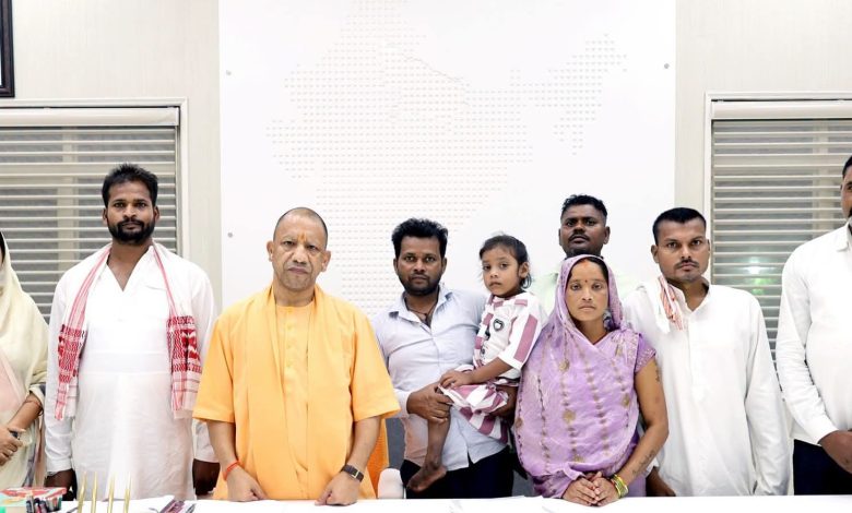 CM Yogi Adityanath meets Ballia's differently-abled girl Ragini and assures support for treatment, education and housing