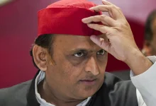 अयोध्या दौरे को लेकर अखिलेश यादव पर सवाल उठाते भाजपा नेताओं की प्रेस कॉन्फ्रेंस की तस्वीर।