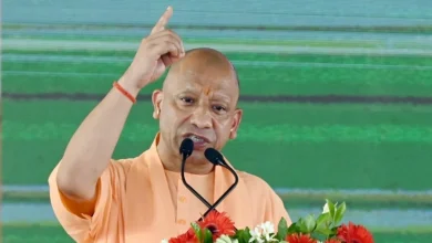 भदोही में मुख्यमंत्री योगी आदित्यनाथ विकास परियोजनाओं के लोकार्पण और शिलान्यास कार्यक्रम को संबोधित करते हुए।