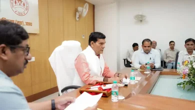 नगर विकास मंत्री ए.के. शर्मा प्रधानमंत्री आवास योजना-शहरी 2.0 की प्रगति की समीक्षा करते हुए।