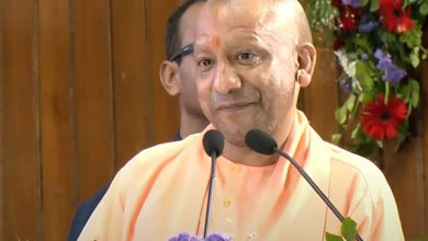 उत्तर प्रदेश में बढ़े मानदेय के लाभ से जुड़े शिक्षामित्रों की प्रतीकात्मक तस्वीर