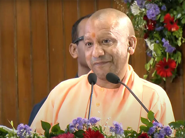 उत्तर प्रदेश में बढ़े मानदेय के लाभ से जुड़े शिक्षामित्रों की प्रतीकात्मक तस्वीर