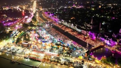 दीपोत्सव-2026 के लिए रामायण थीम पर सजाई जा रही अयोध्या और राम की पैड़ी का दृश्य।