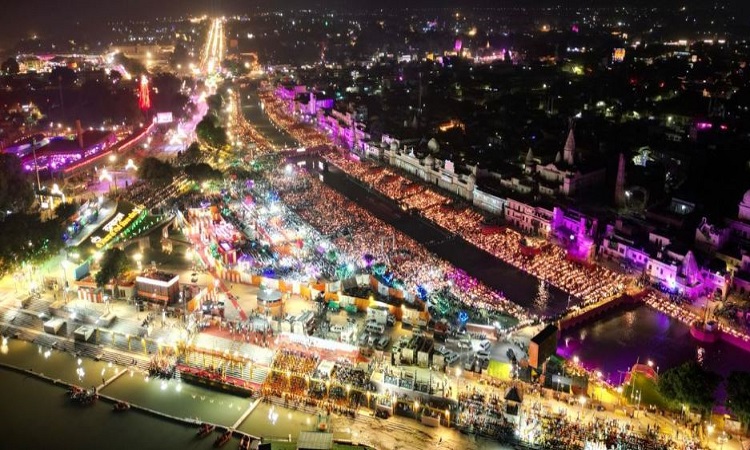 दीपोत्सव-2026 के लिए रामायण थीम पर सजाई जा रही अयोध्या और राम की पैड़ी का दृश्य।