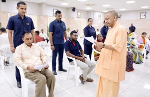 जनता दर्शन में CM योगी का सख्त संदेश, ‘दूसरी बार फरियादी आया तो जवाबदेही तय होगी’, जमीन कब्जाने वालों पर कार्रवाई के निर्देश 1 WhatsApp Image 2026 10 05 at 11.51.39 AM