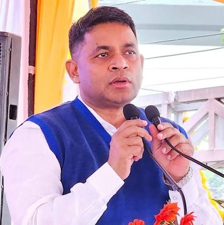 बीजेपी MLC सुभाष यदुवंश अखिलेश यादव और राहुल गांधी पर राजनीतिक हमला करते हुए।