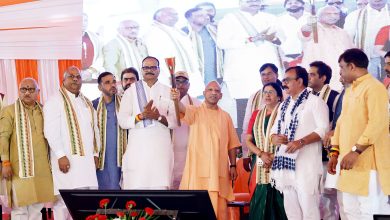 लखनऊ के पटेल पार्क में सेवा ज्योति यात्रा-विकसित भारत संकल्प सभा को संबोधित करते मुख्यमंत्री योगी आदित्यनाथ।