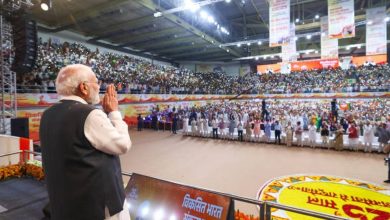 नई दिल्ली के इंदिरा गांधी इंडोर स्टेडियम में सेवा ज्योति कार्यक्रम को संबोधित करते प्रधानमंत्री नरेंद्र मोदी।