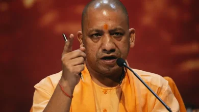मुख्यमंत्री योगी आदित्यनाथ भदोही में ‘संत रविदास नगर भदोही’ नामकरण की घोषणा और विकास परियोजनाओं के कार्यक्रम को संबोधित करते हुए।