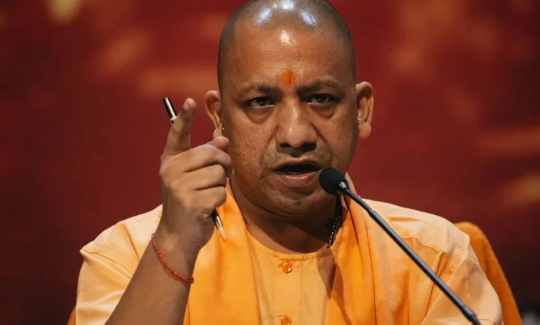 मुख्यमंत्री योगी आदित्यनाथ भदोही में ‘संत रविदास नगर भदोही’ नामकरण की घोषणा और विकास परियोजनाओं के कार्यक्रम को संबोधित करते हुए।