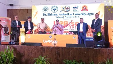 झांसी में UP RISE कार्यक्रम के दौरान युवा नवाचारियों और स्टार्टअप टीमों ने विशेषज्ञों के सामने अपने आइडिया प्रस्तुत किए।