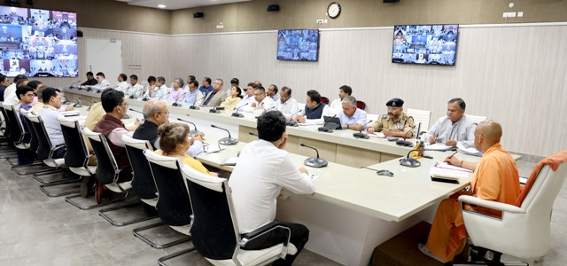 पर्वों के आयोजन को सुशासन और सुव्यवस्था का उदाहरण बनाया जाना चाहिए : योगी