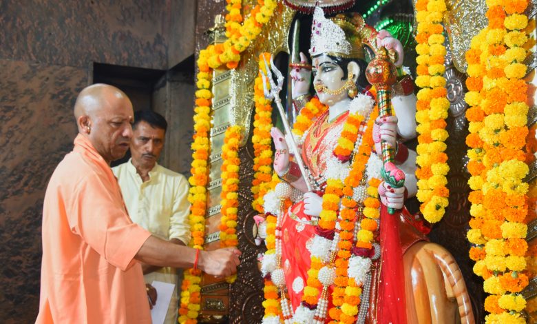 मुख्यमंत्री योगी आदित्यनाथ ने शारदीय नवरात्रि के प्रथम दिन बलरामपुर के तुलसीपुर स्थित मां पाटेश्वरी मंदिर में दर्शन-पूजन किया और मंदिर की व्यवस्थाओं का निरीक्षण किया।