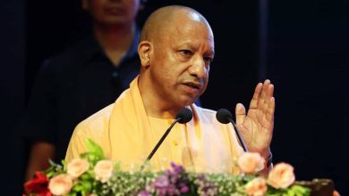 गोरखपुर में मुख्यमंत्री योगी आदित्यनाथ ने कांग्रेस पर अराजकता फैलाने और संवैधानिक संस्थाओं पर सवाल उठाने का आरोप लगाया।