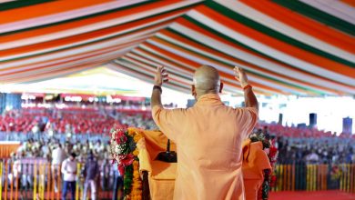 मुख्यमंत्री योगी आदित्यनाथ 13 अक्टूबर 2026 को बरेली में ग्राम प्रहरियों के सम्मान समारोह को संबोधित करते हुए।
