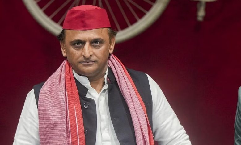 उत्तर प्रदेश के मंत्री दयाशंकर सिंह ने वोट चोरी के आरोपों पर अखिलेश यादव और समाजवादी पार्टी को जवाब दिया।