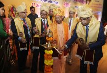 सीएम योगी आदित्यनाथ का लखनऊ में विधि विश्वविद्यालय के दीक्षांत समारोह में कानून का राज, माफियाराज और AI की भूमिका पर संबोधन।