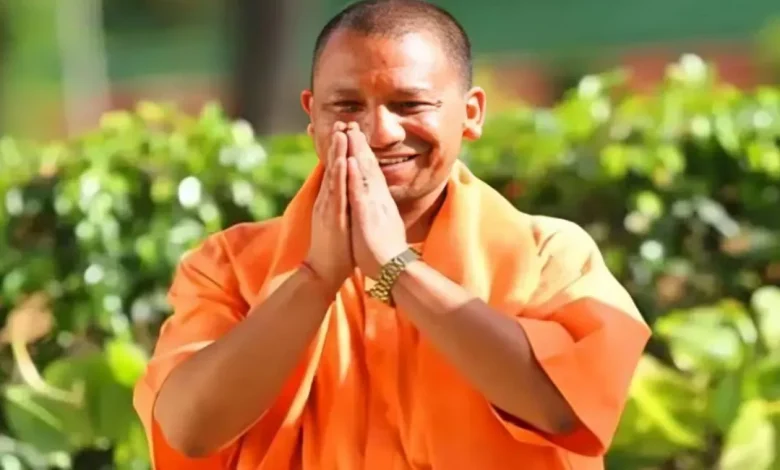 उत्तर प्रदेश के मुख्यमंत्री योगी आदित्यनाथ, बुजुर्गों, निराश्रित महिलाओं और दिव्यांगजनों की पेंशन 1000 से बढ़ाकर 1500 रुपये करने के प्रस्ताव के संदर्भ में।